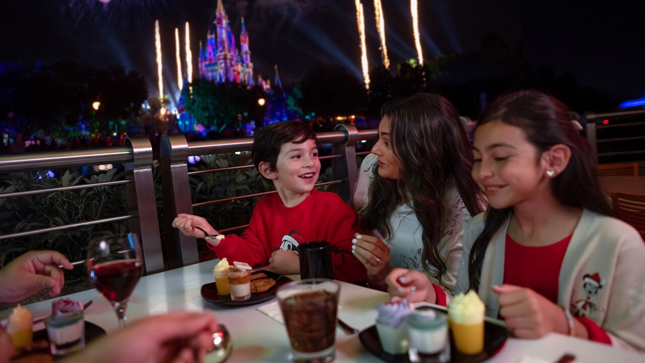 Minnie's Wonderful Christmastime Fireworks Dessert Party at Tomorrowland Terrace